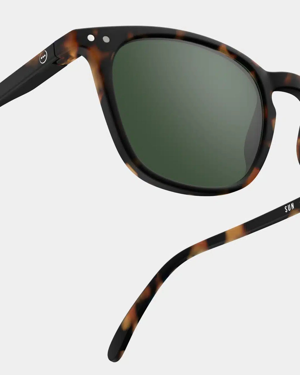 ef_slmsec103_3-izi_e_sun_tortoisegreenlenses_vue3